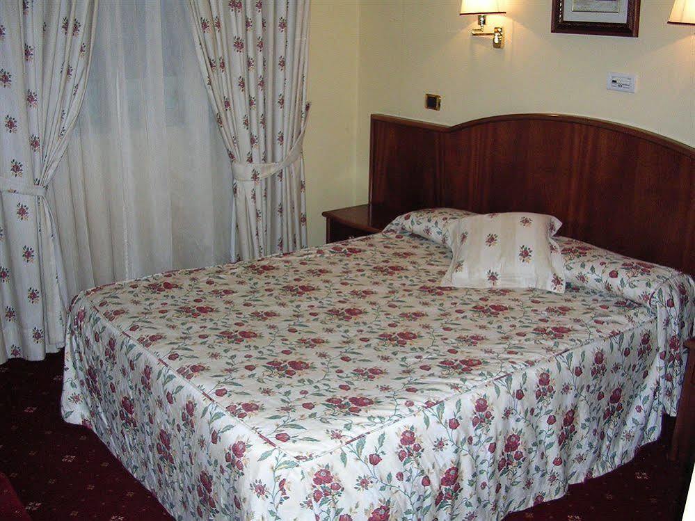 Hotel Princess Ουρένσε Εξωτερικό φωτογραφία
