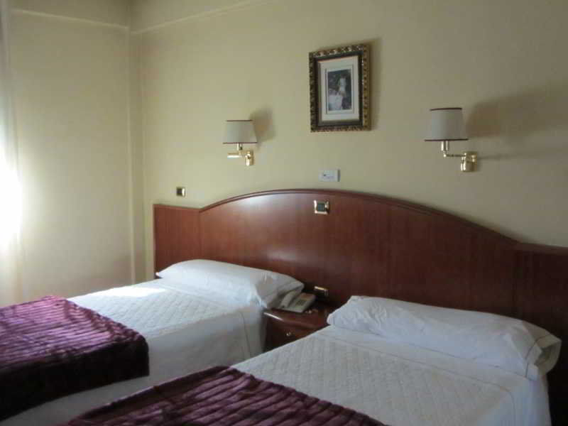 Hotel Princess Ουρένσε Εξωτερικό φωτογραφία